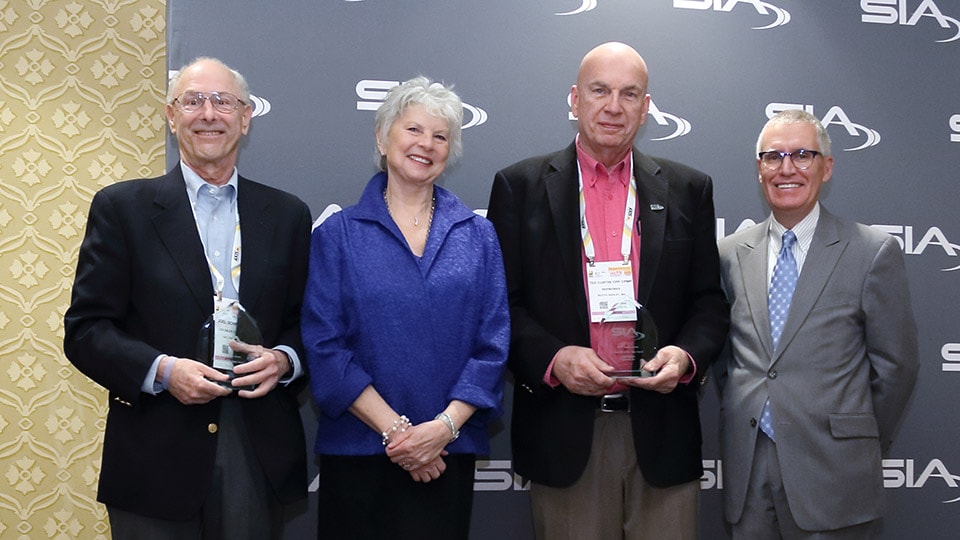 Joel Schwartz and Ted Curtin receive SIA Sandy Jones Volunteers of Year Award at The Advance 2018