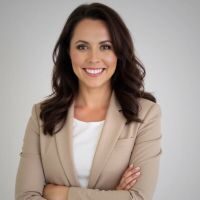 Hayley van Loon headshot-200x200