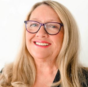 Lynn-de-Seve Lynn de Seve headshot